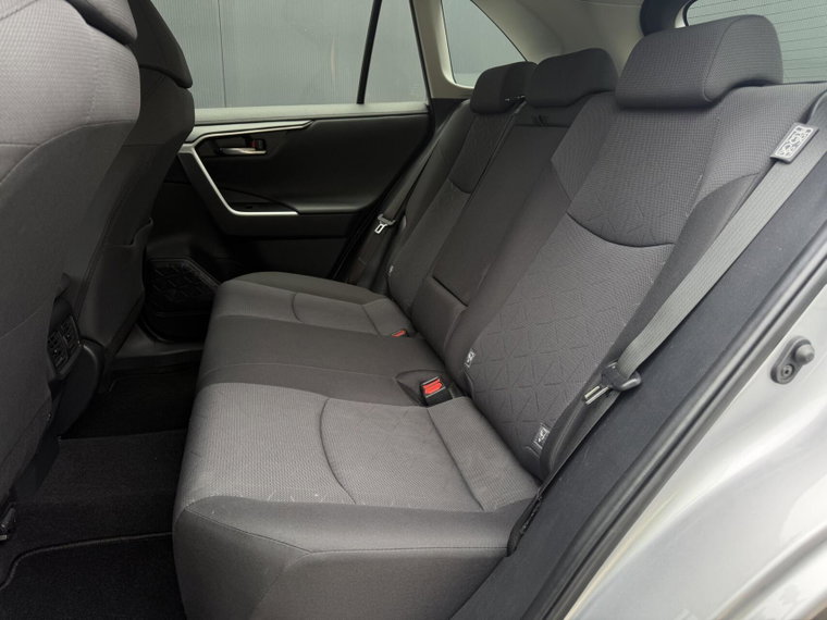 Vehicle Image 25