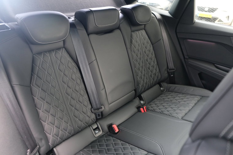 Vehicle Image 19