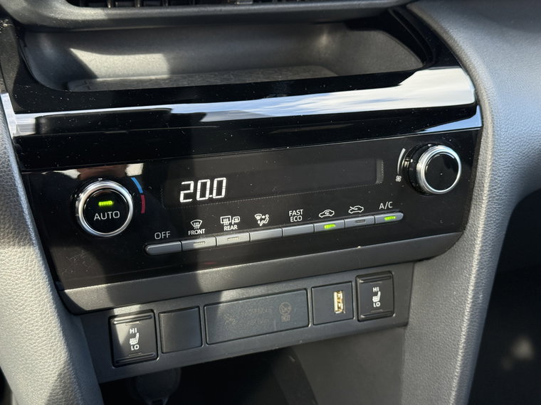 Vehicle Image 25