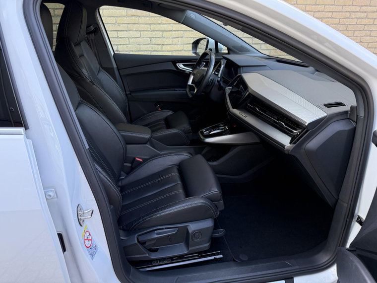 Vehicle Image 26