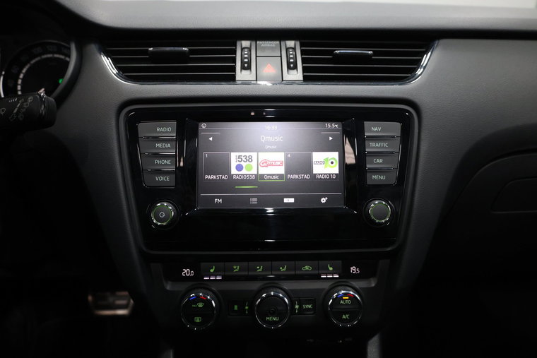 Vehicle Image 16
