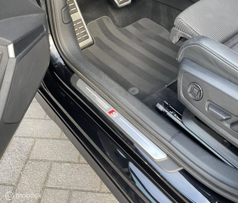 Vehicle Image 32