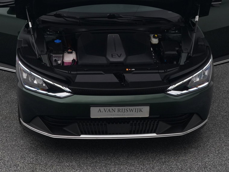 Vehicle Image 32