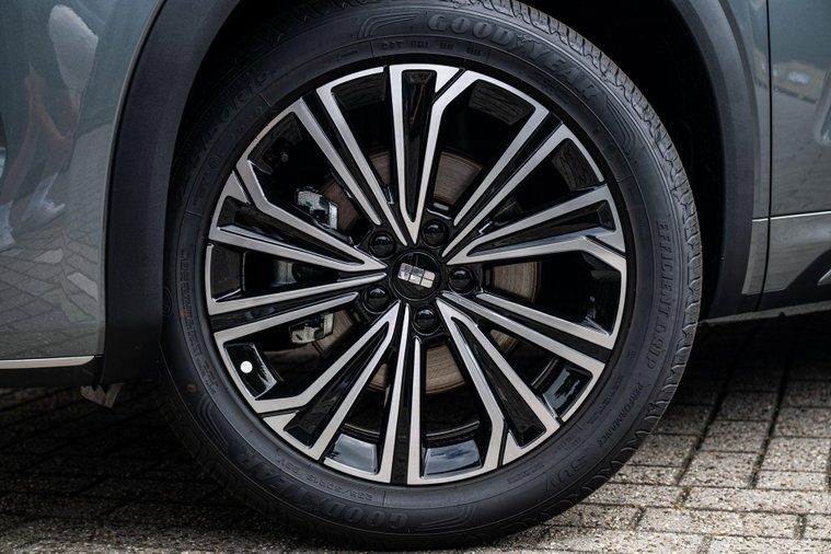 Vehicle Image 9