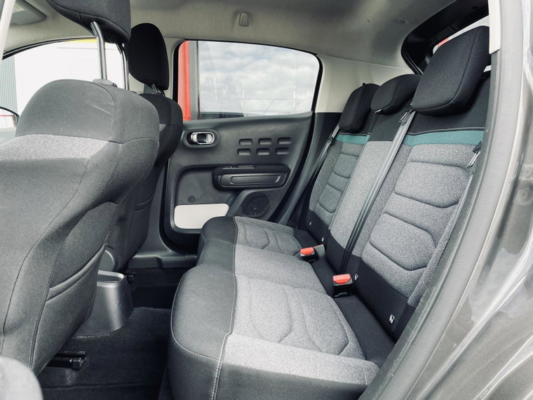 Vehicle Image 12
