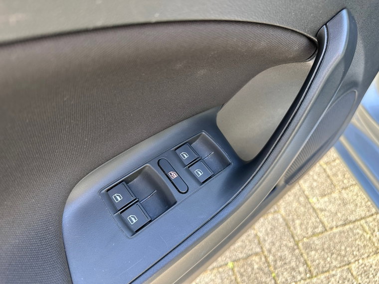 Vehicle Image 28