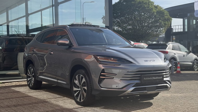 Vehicle Image 4