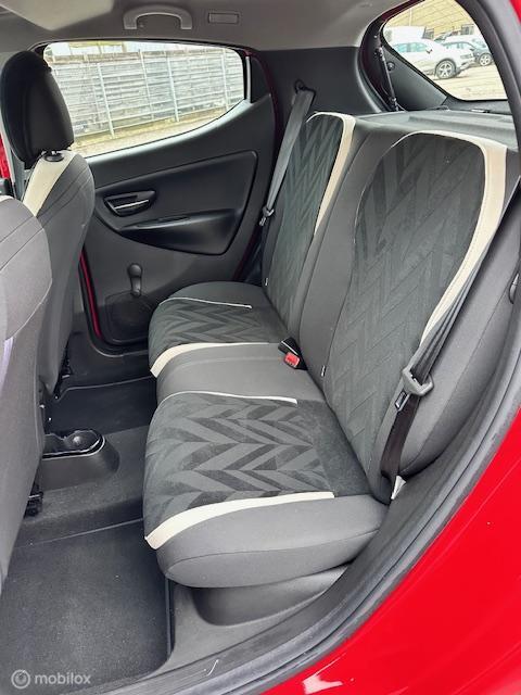 Vehicle Image 21