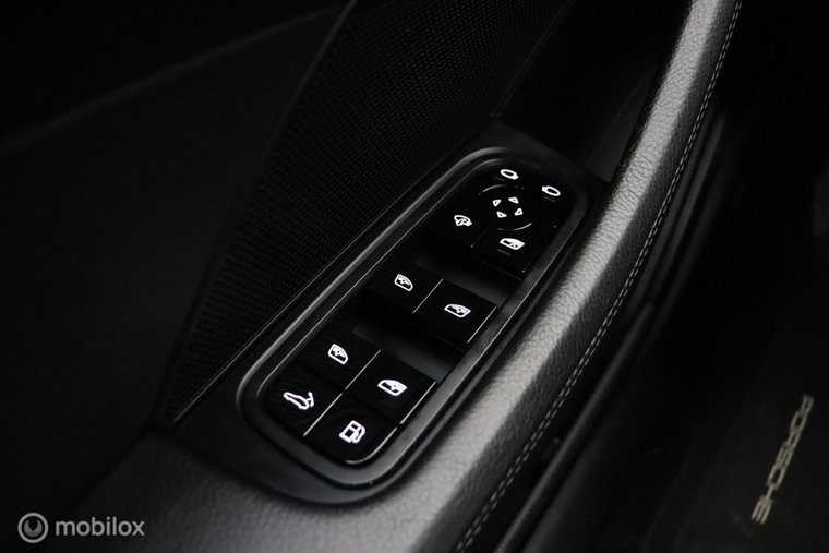 Vehicle Image 28