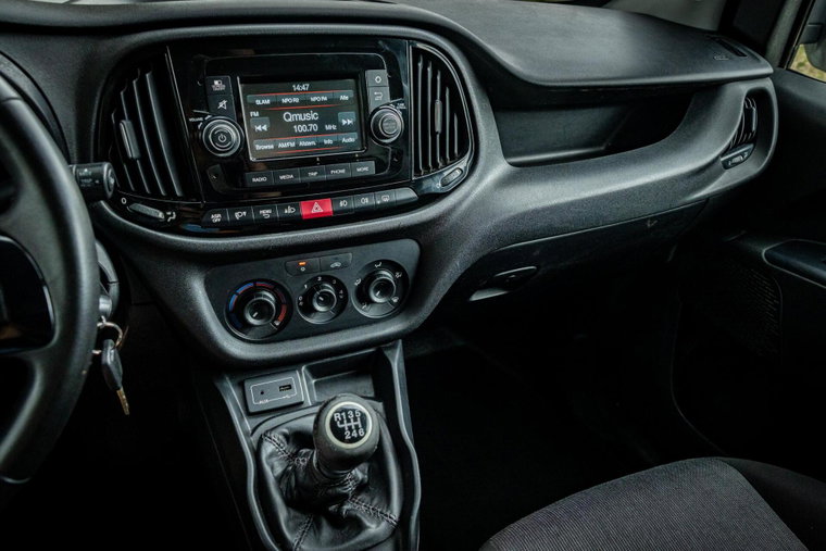 Vehicle Image 25