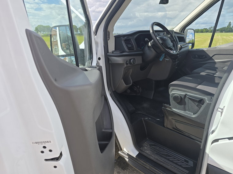 Vehicle Image 17
