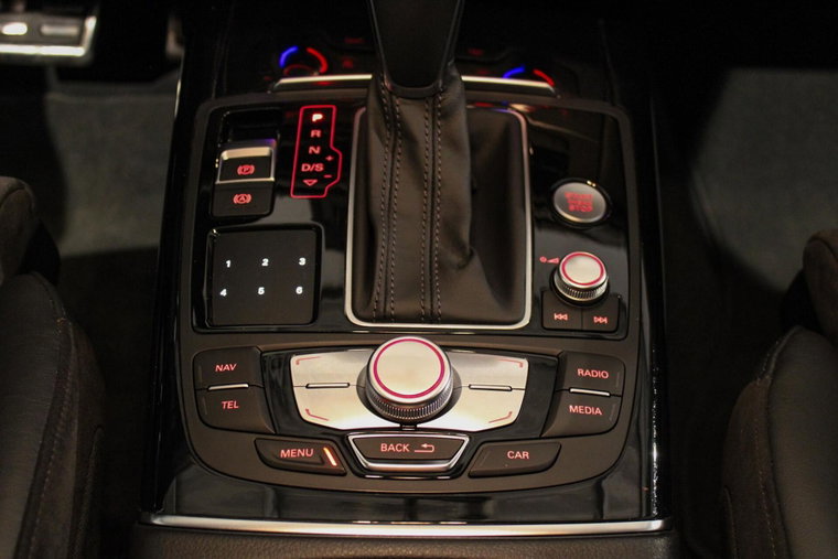 Vehicle Image 25