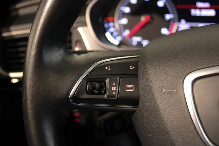 Vehicle Image 32