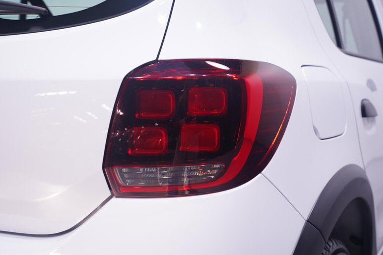 Vehicle Image 12
