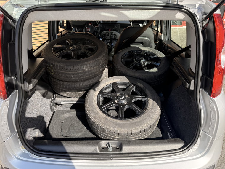Vehicle Image 15