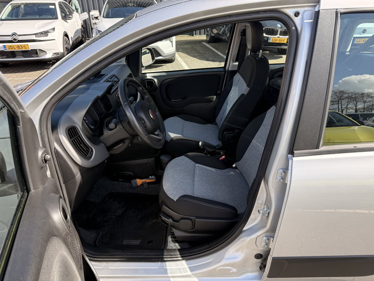 Vehicle Image 25