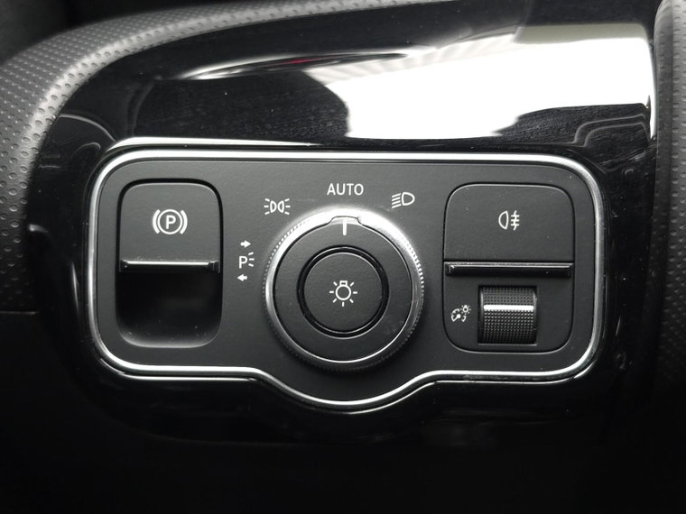 Vehicle Image 38