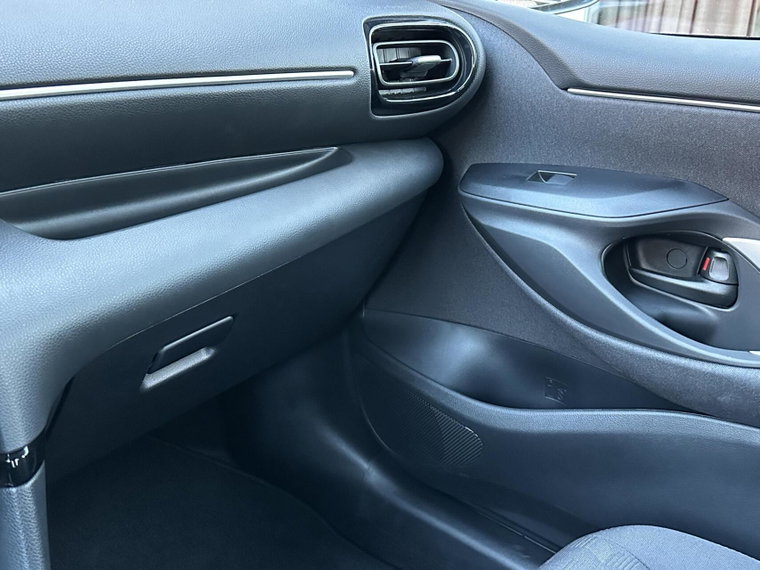 Vehicle Image 25