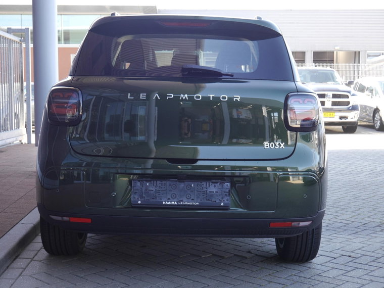 Vehicle Image 13