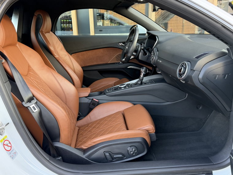 Vehicle Image 18