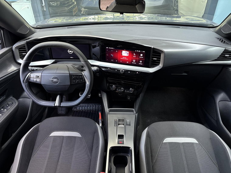 Vehicle Image 12