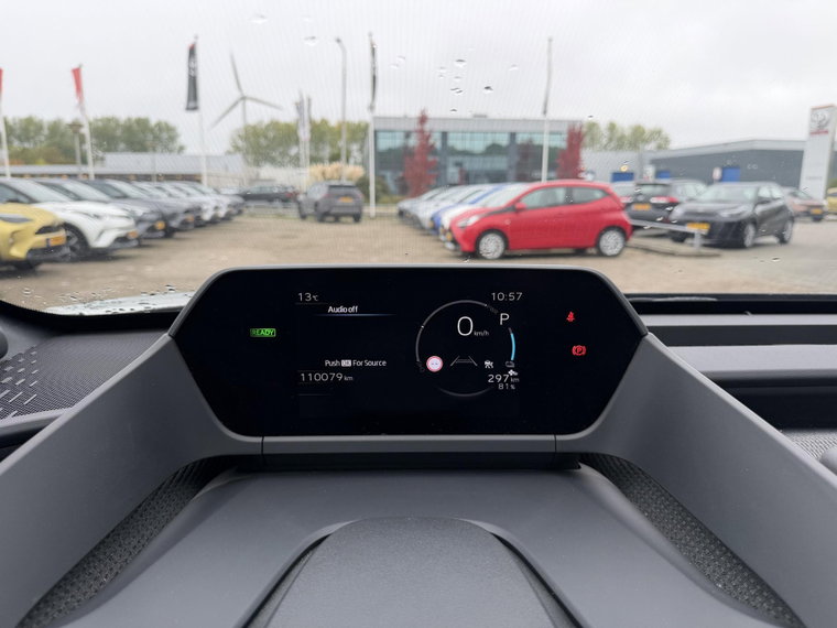 Vehicle Image 16