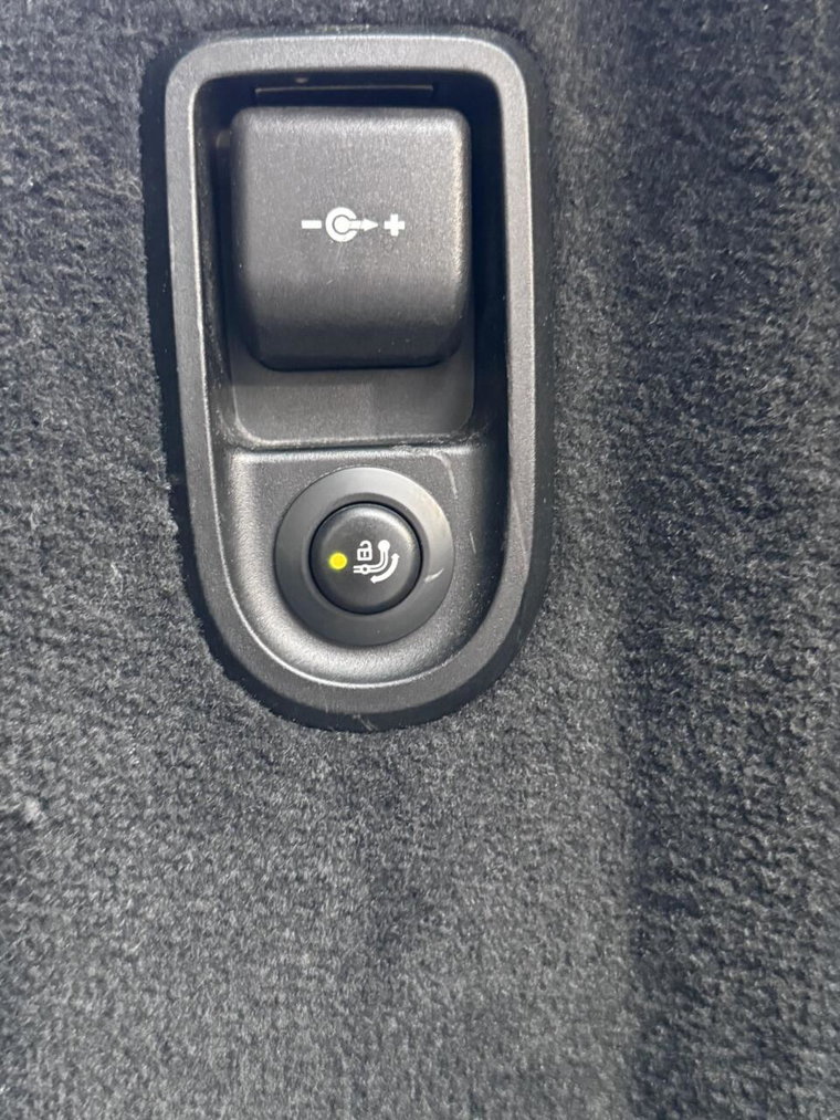 Vehicle Image 38