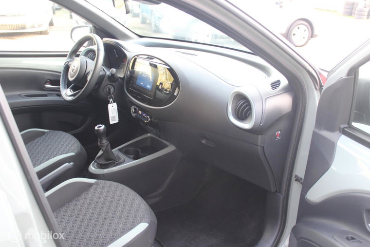 Vehicle Image 13