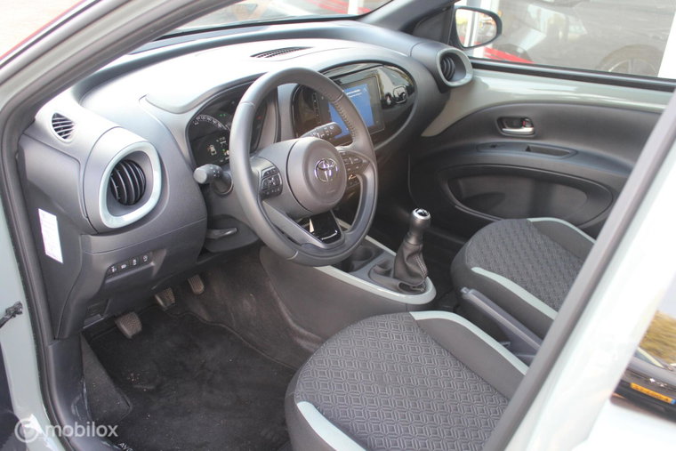 Vehicle Image 10