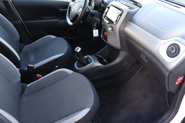 Vehicle Image 10