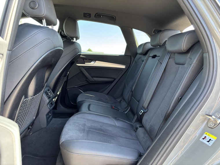 Vehicle Image 25