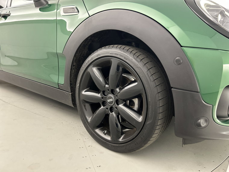 Vehicle Image 32