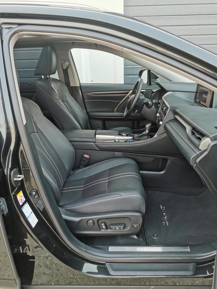 Vehicle Image 16