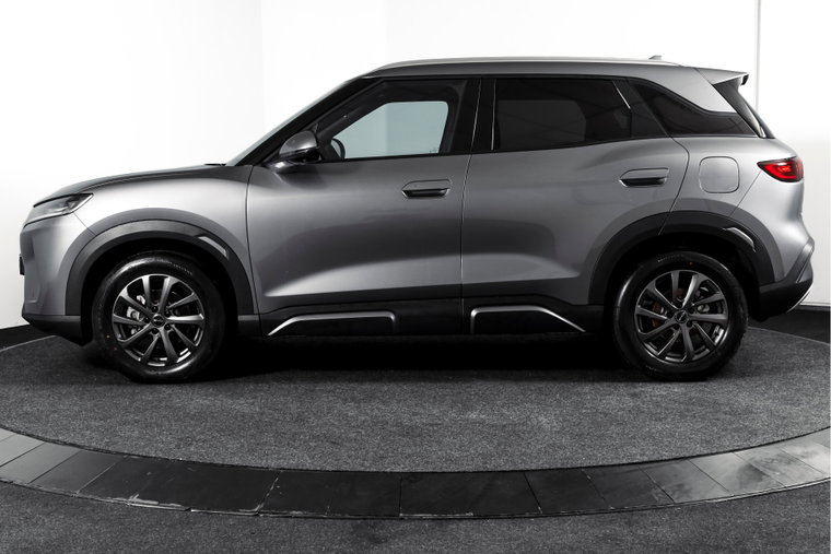 Vehicle Image 4