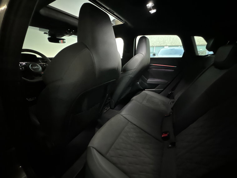 Vehicle Image 32