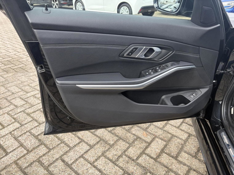 Vehicle Image 40