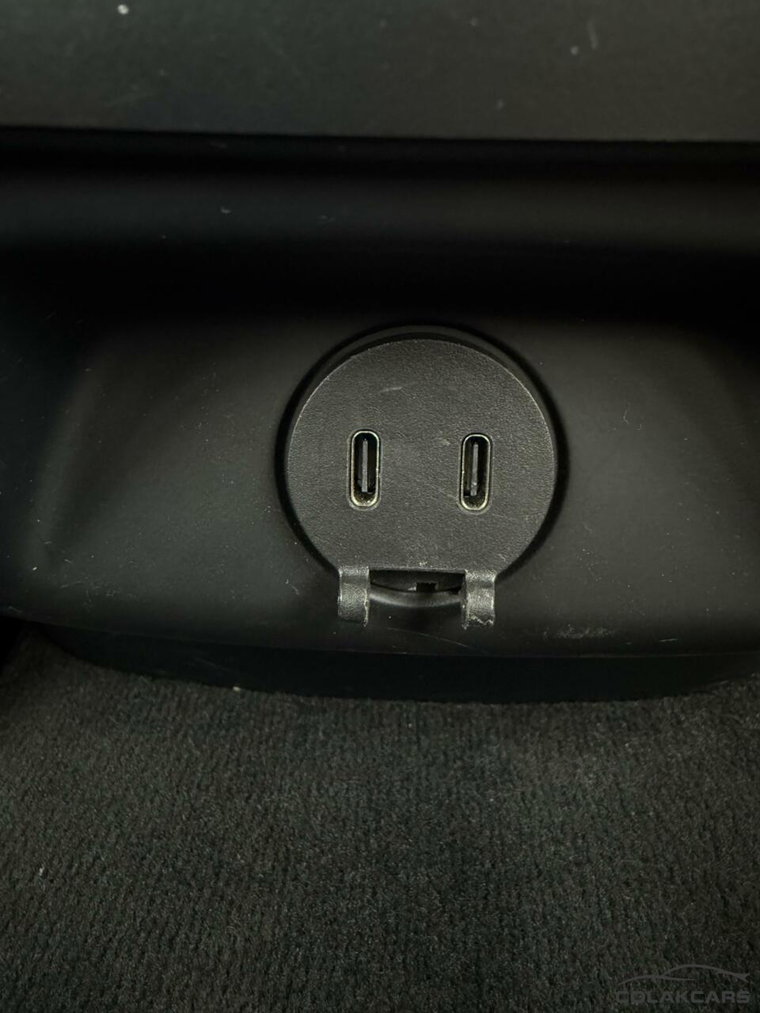 Vehicle Image 37