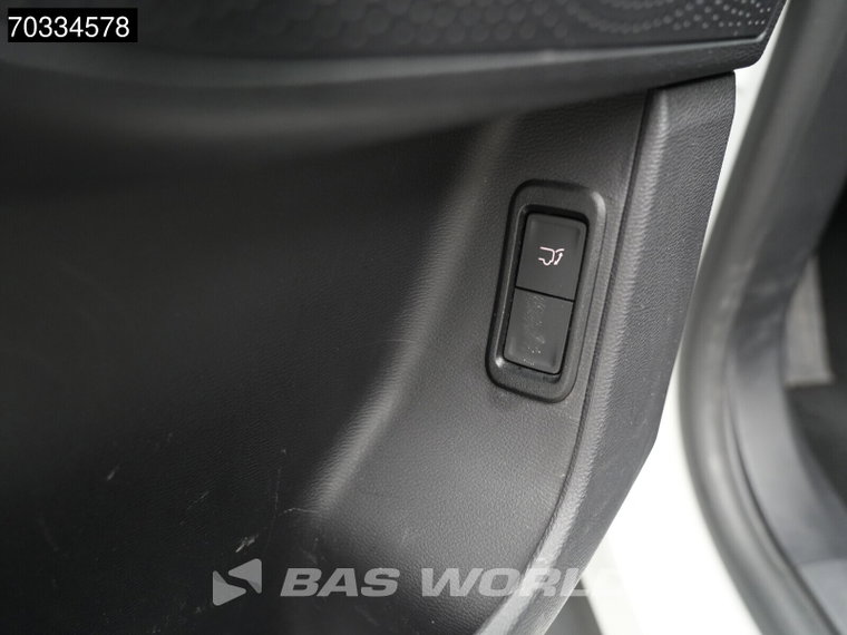 Vehicle Image 40