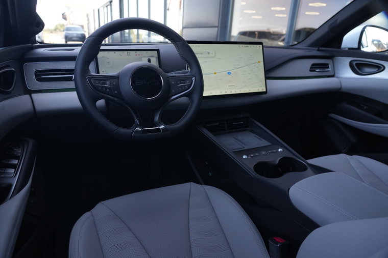Vehicle Image 12