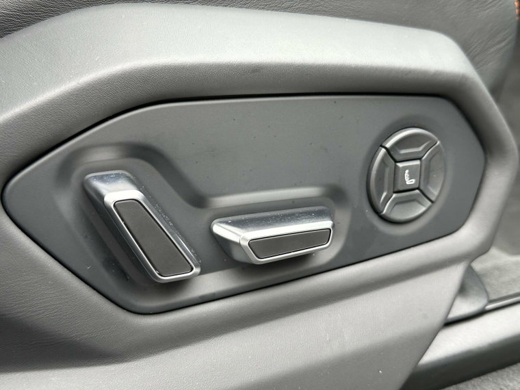 Vehicle Image 42