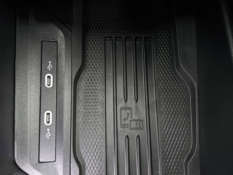 Vehicle Image 37