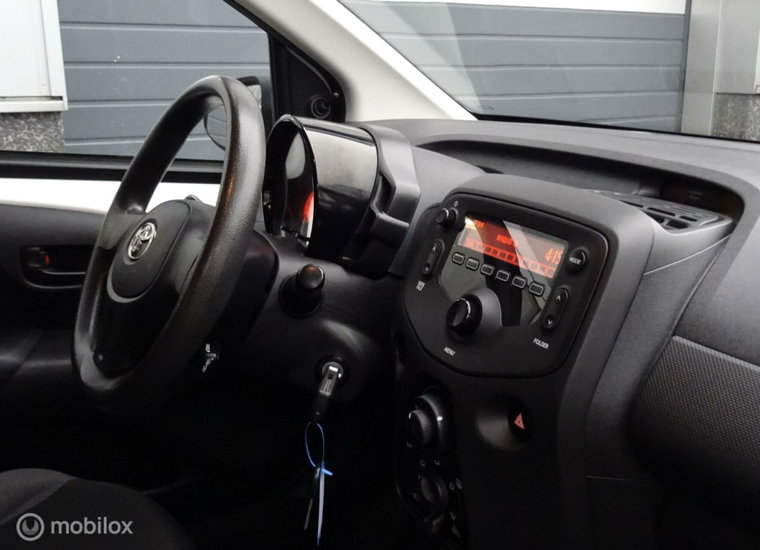 Vehicle Image 16