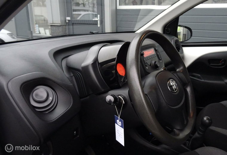 Vehicle Image 11