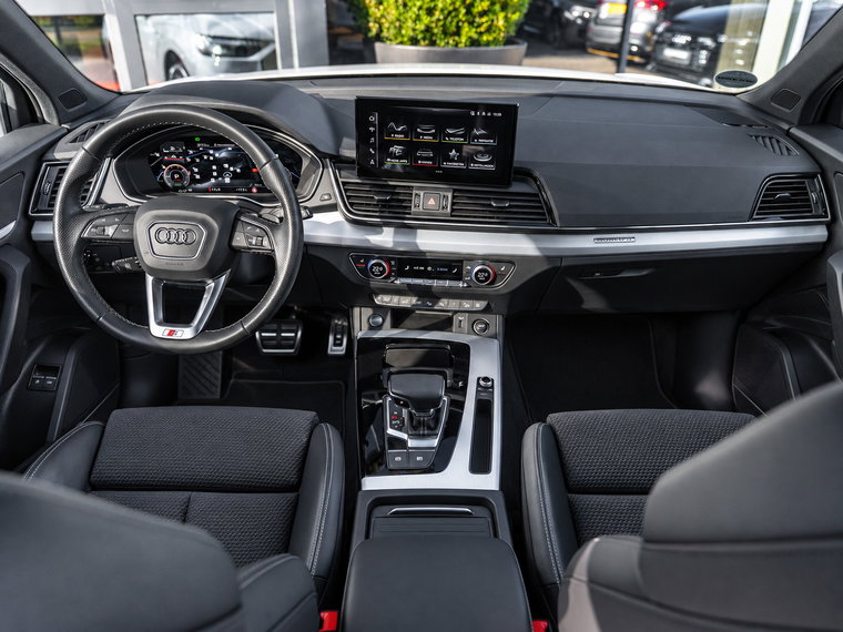 Vehicle Image 10