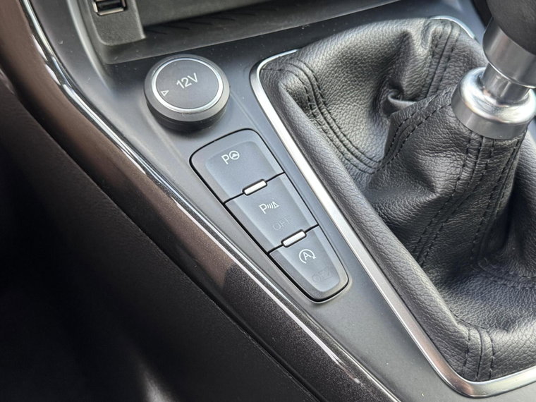 Vehicle Image 25