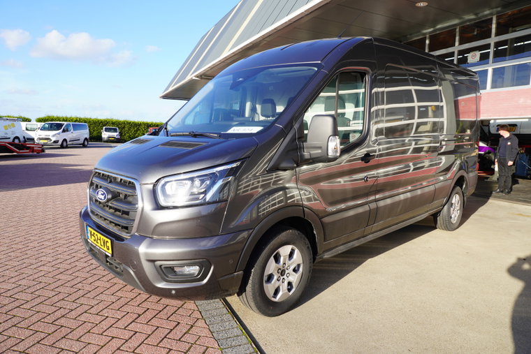 Vehicle Image 8