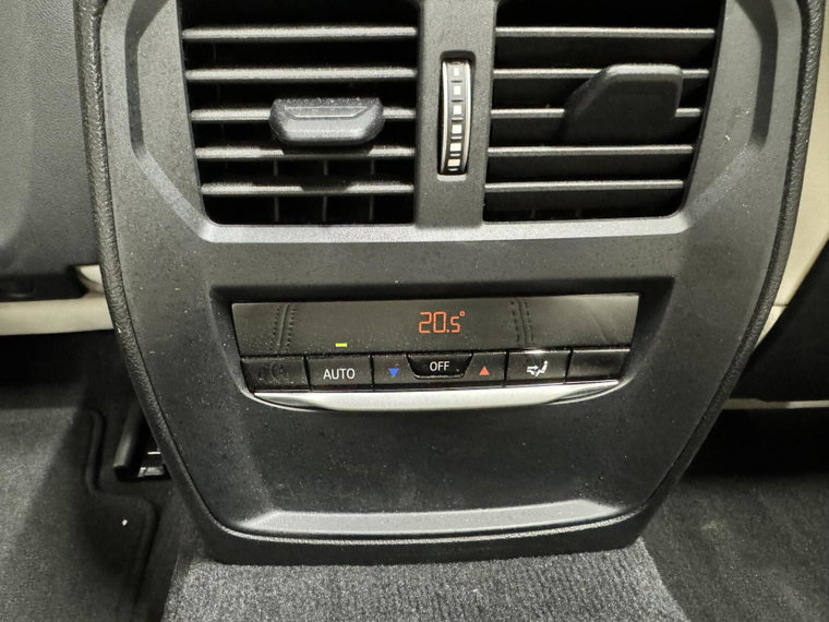 Vehicle Image 27