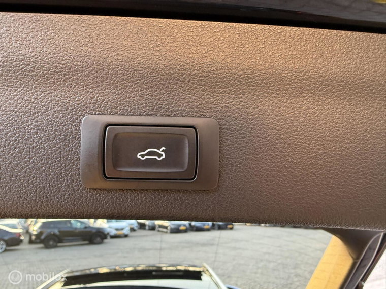 Vehicle Image 28