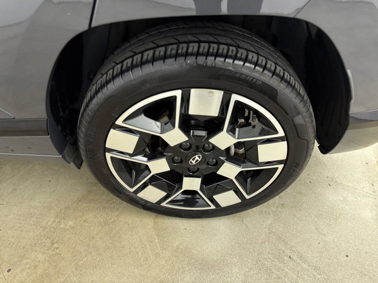 Vehicle Image 25
