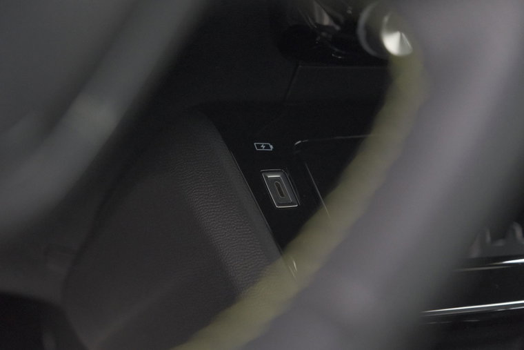 Vehicle Image 32